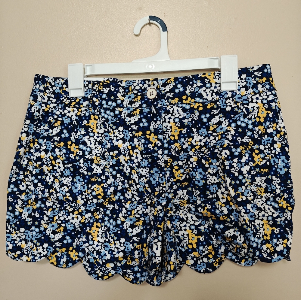 crown & ivy Navy Floral Scallop Hem Shorts